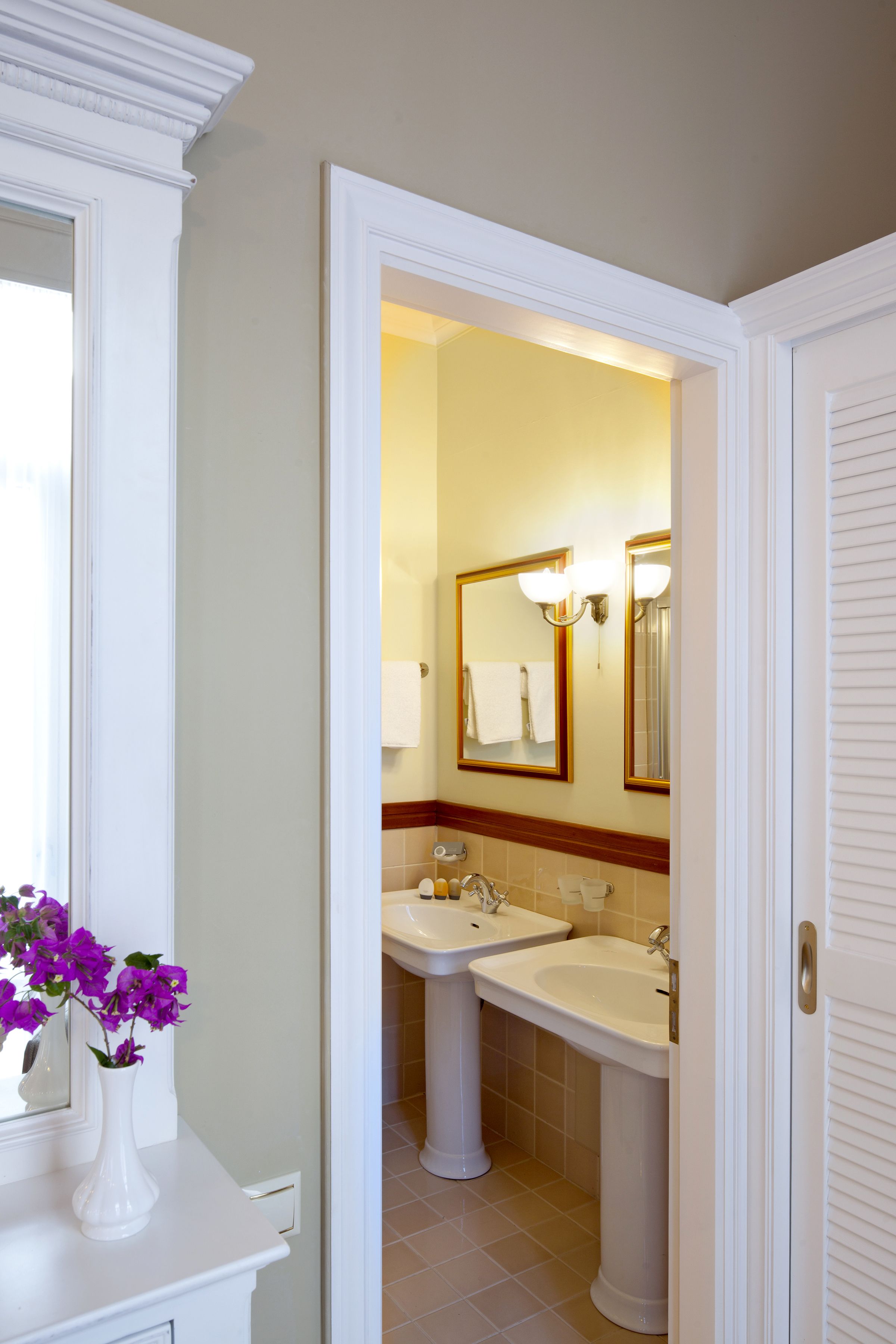 executive room, 1 double bed (front agora) | bathroom | free toiletries, hair dryer, towels