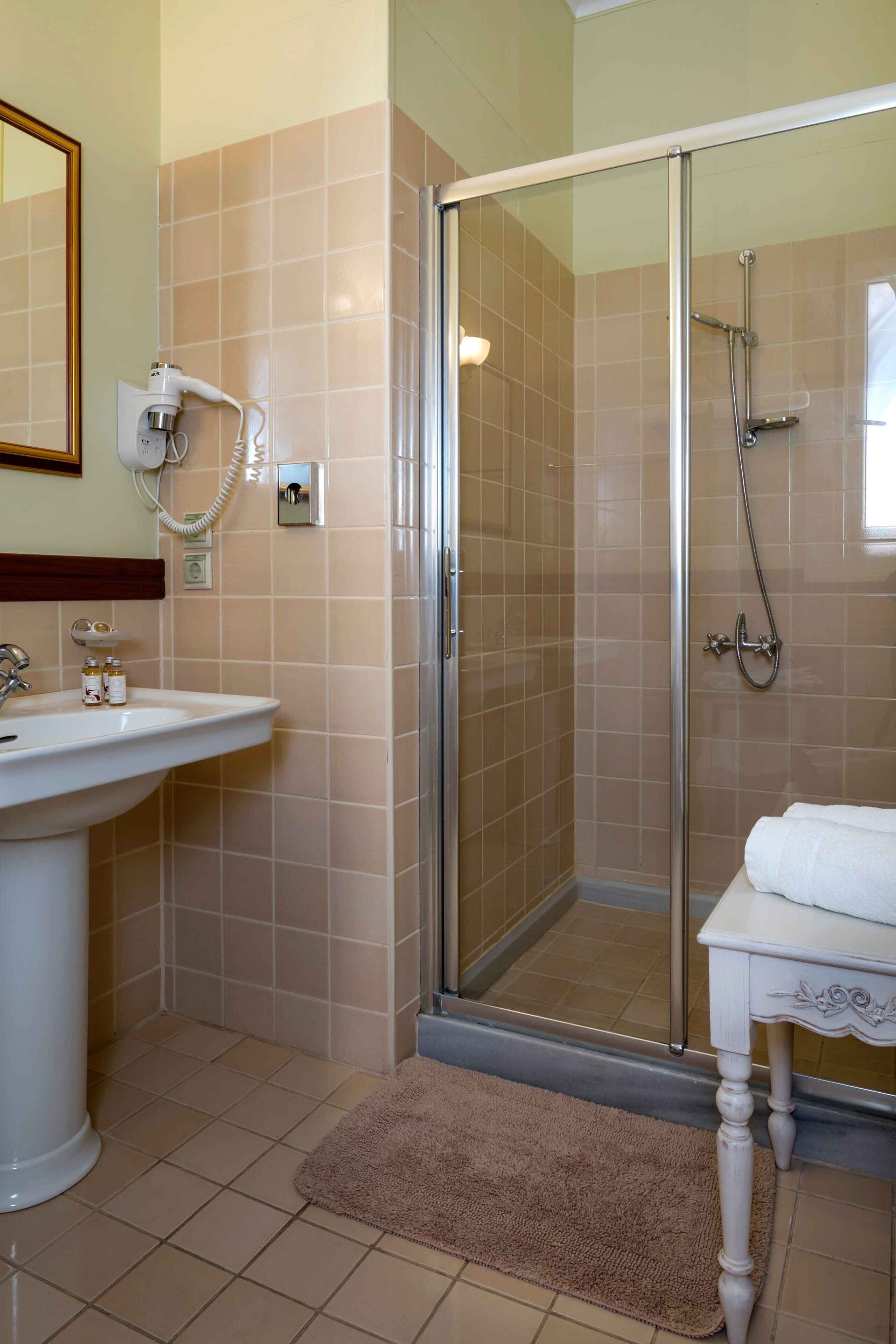 minibar, in-room safe, desk, laptop workspace