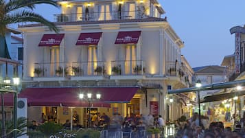 Façade de lâhĂ©bergement - soirĂ©e/nuit