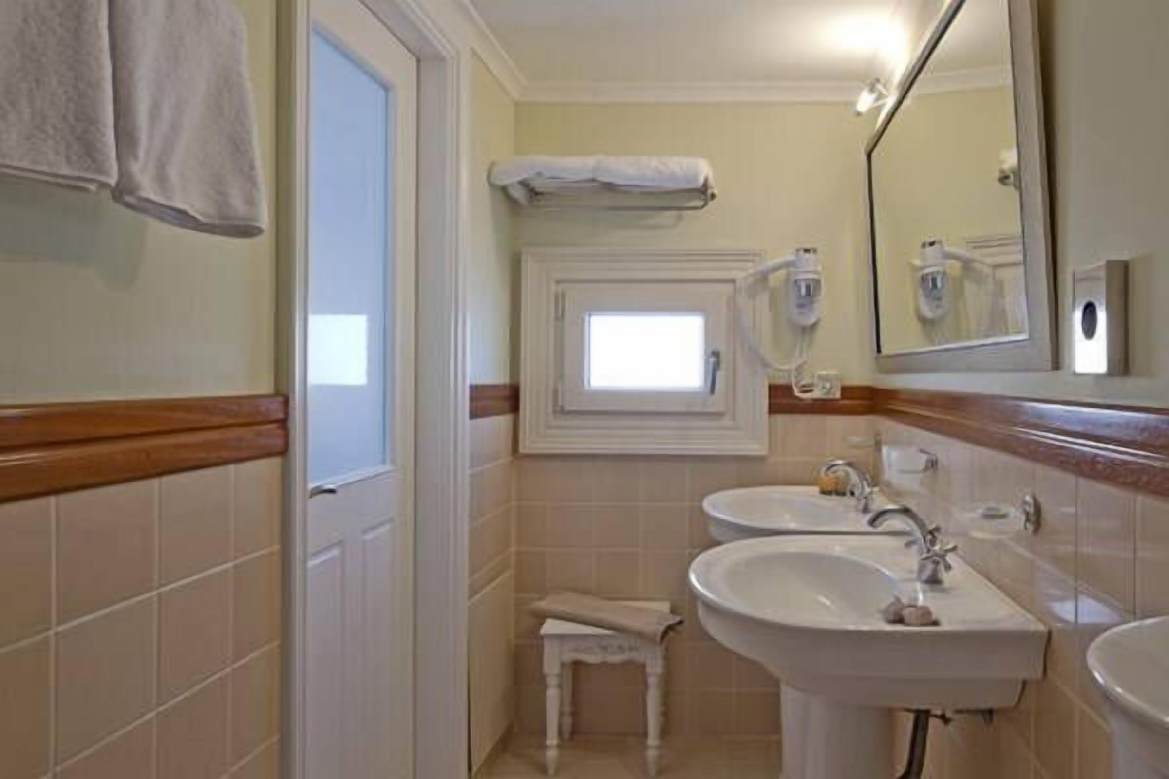junior suite, terrace | bathroom sink