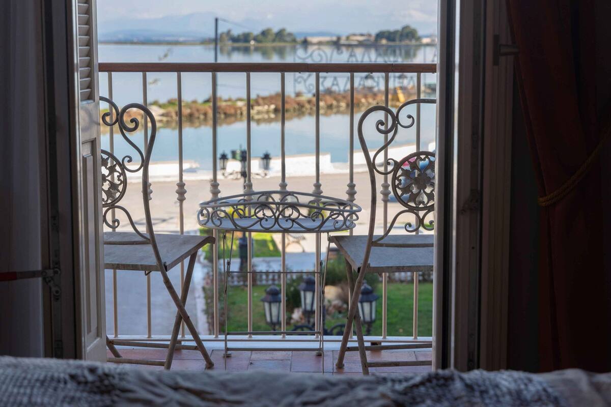 minibar, in-room safe, desk, laptop workspace