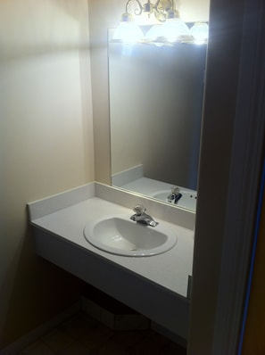 Superior Room (Jacuzzi) | Bathroom sink