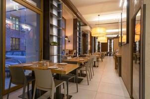 Colazione a buffet a pagamento, servita tutte le mattine 