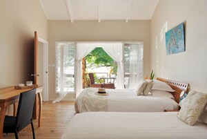 Ropa de cama de alta calidad, colchones con pillow-top y minibar 