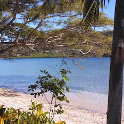 Plage, chaises longues, serviettes de plage, plongée sous-marine