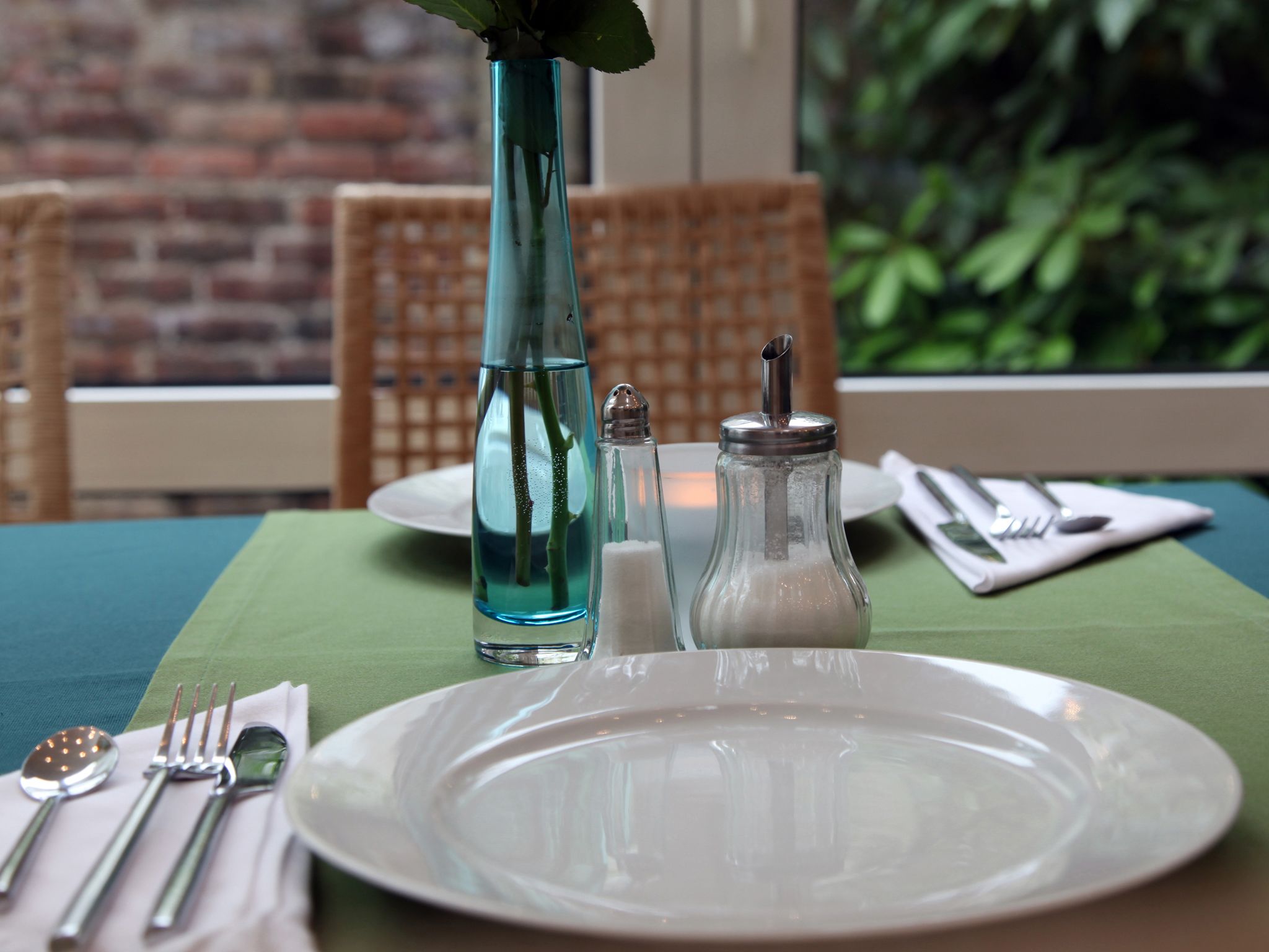 breakfast (eur 10 per person)