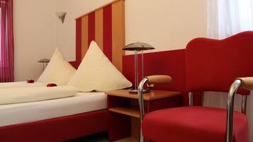 Double Room | Hypo-allergenic bedding, minibar, desk, rollaway beds