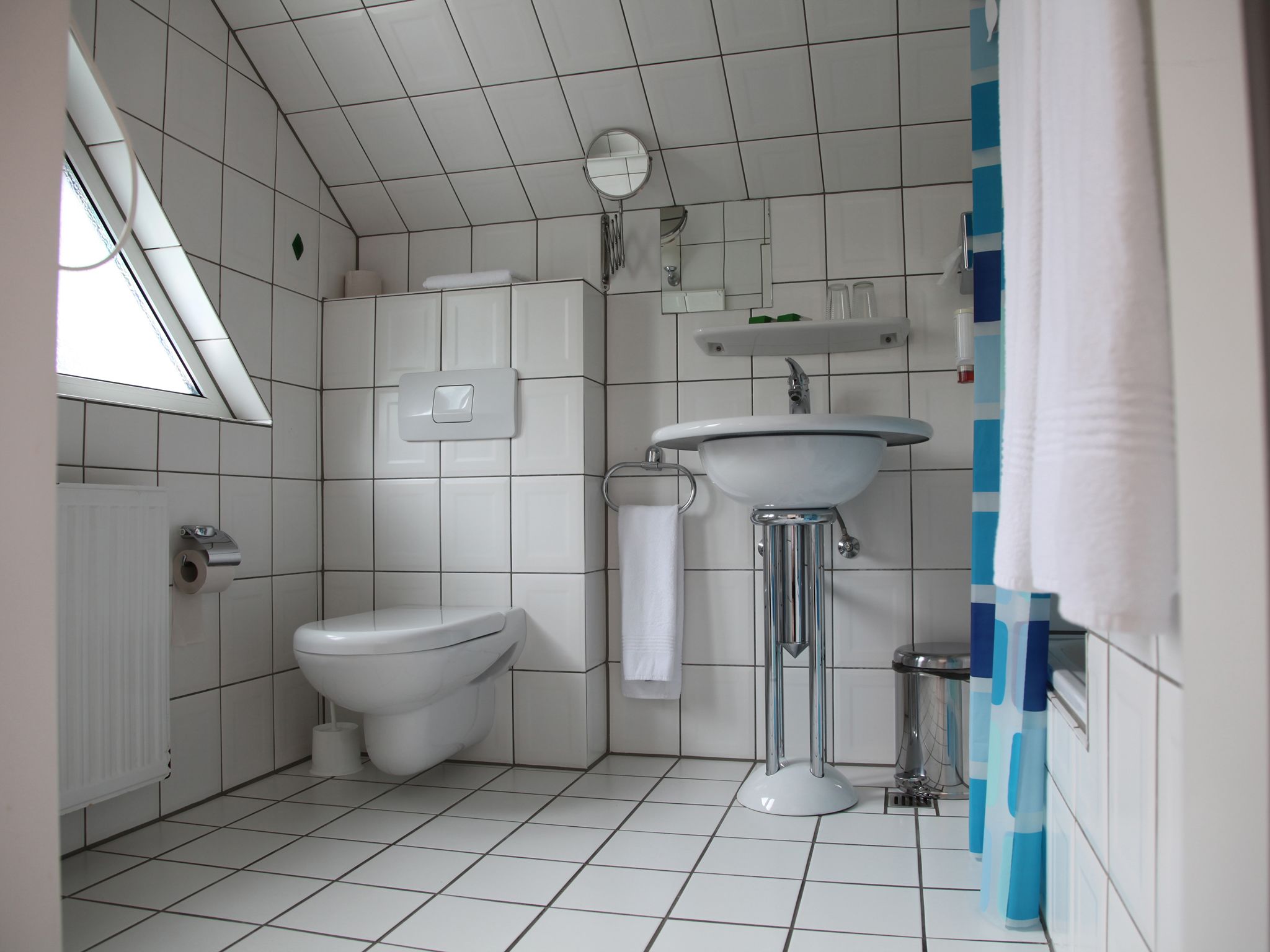 double room | bathroom shower