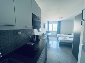 Lägenhet Standard - 2 enkelsängar | Skrivbord, strykjärn/strykbräda, extrasängar och gratis wi-fi