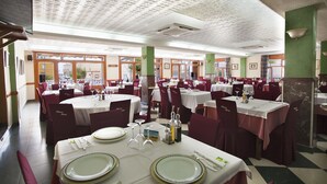 Breakfast, lunch and dinner served - Blanca Brisa (Almeria)