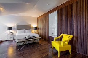 Deluxe Suite | 1 bedroom, premium bedding, memory foam beds, minibar