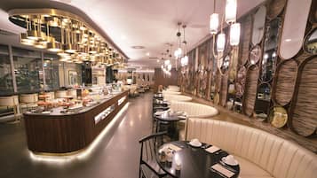 Café da manhã com buffet todos os dias mediante uma taxa