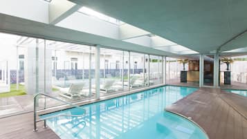 Kolam renang tertutup, kolam renang terbuka, kerusi lepak pantai