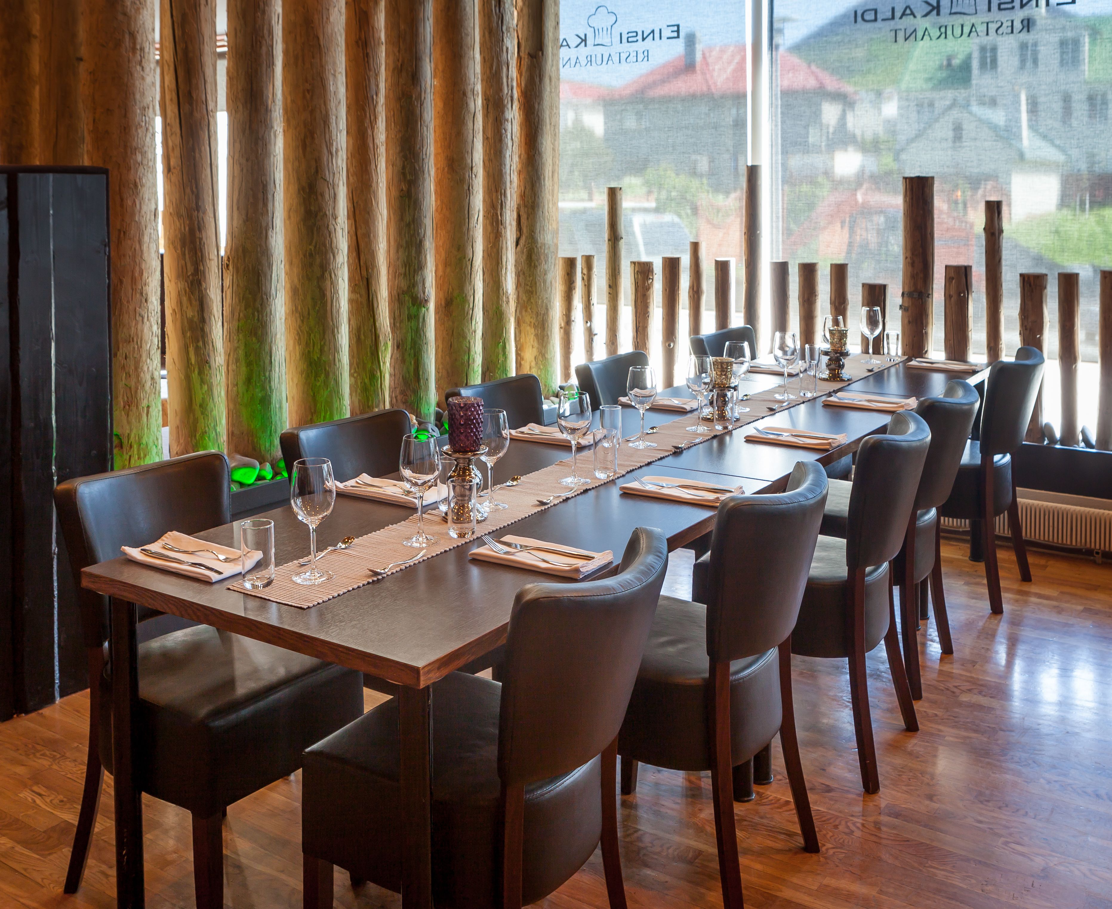 breakfast, lunch, dinner served; seafood