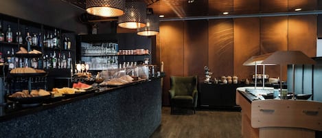 Free buffet breakfast