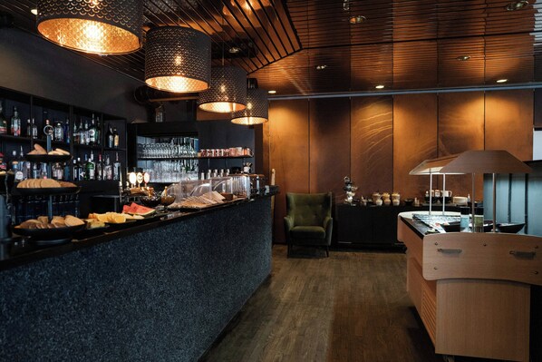 Free buffet breakfast