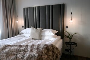 Deluxe Double Room with Spa Access | Free WiFi, bed sheets