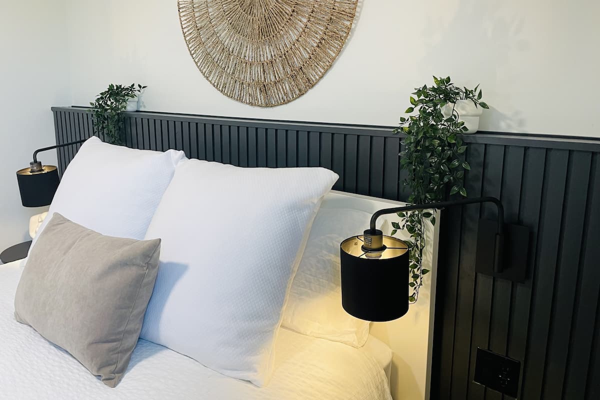 Desk, free WiFi, bed sheets