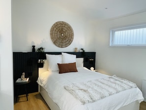 Estudio Confort | Escritorio, wifi gratis, ropa de cama