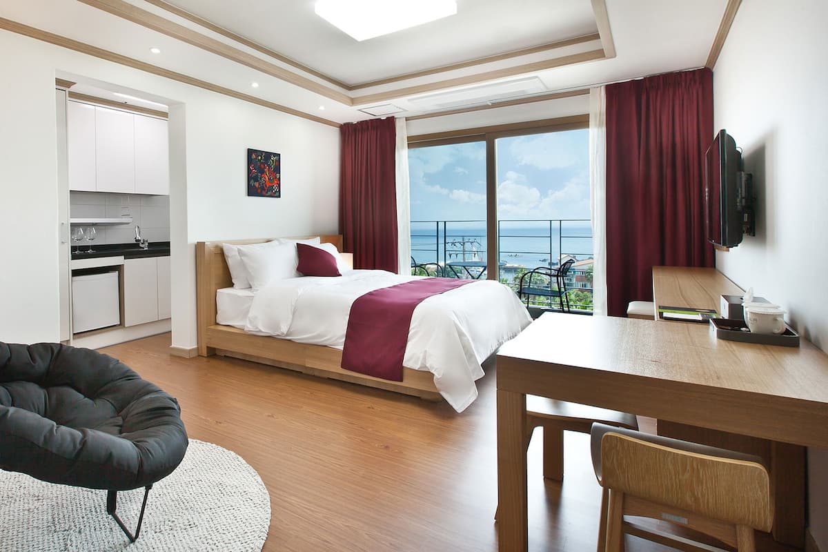 Deluxe Double Room, Kitchen, Ocean View