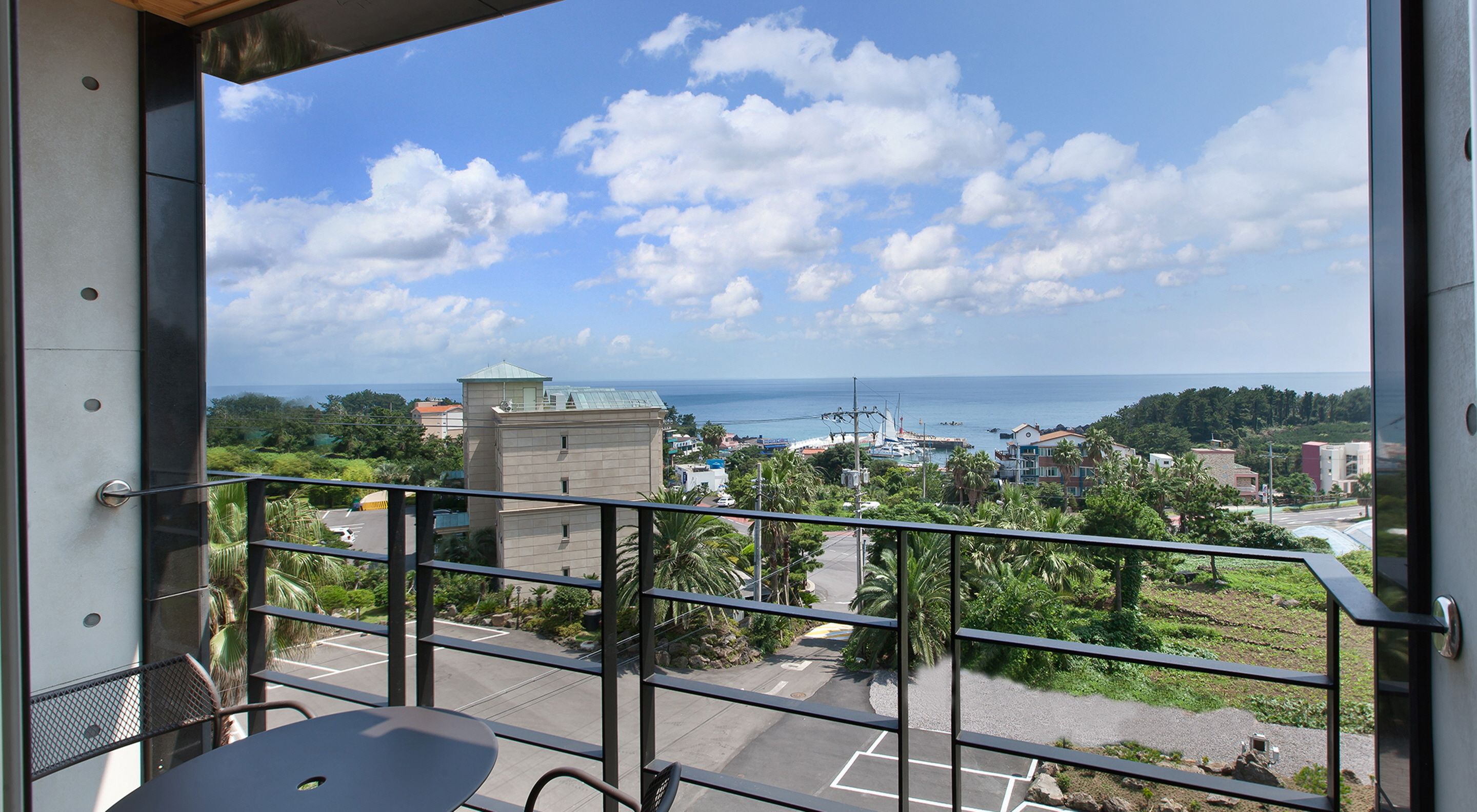 Deluxe Double Room, Kitchen, Ocean View | Balcony