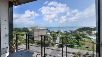Deluxe Double Room, Kitchen, Ocean View | Balcony