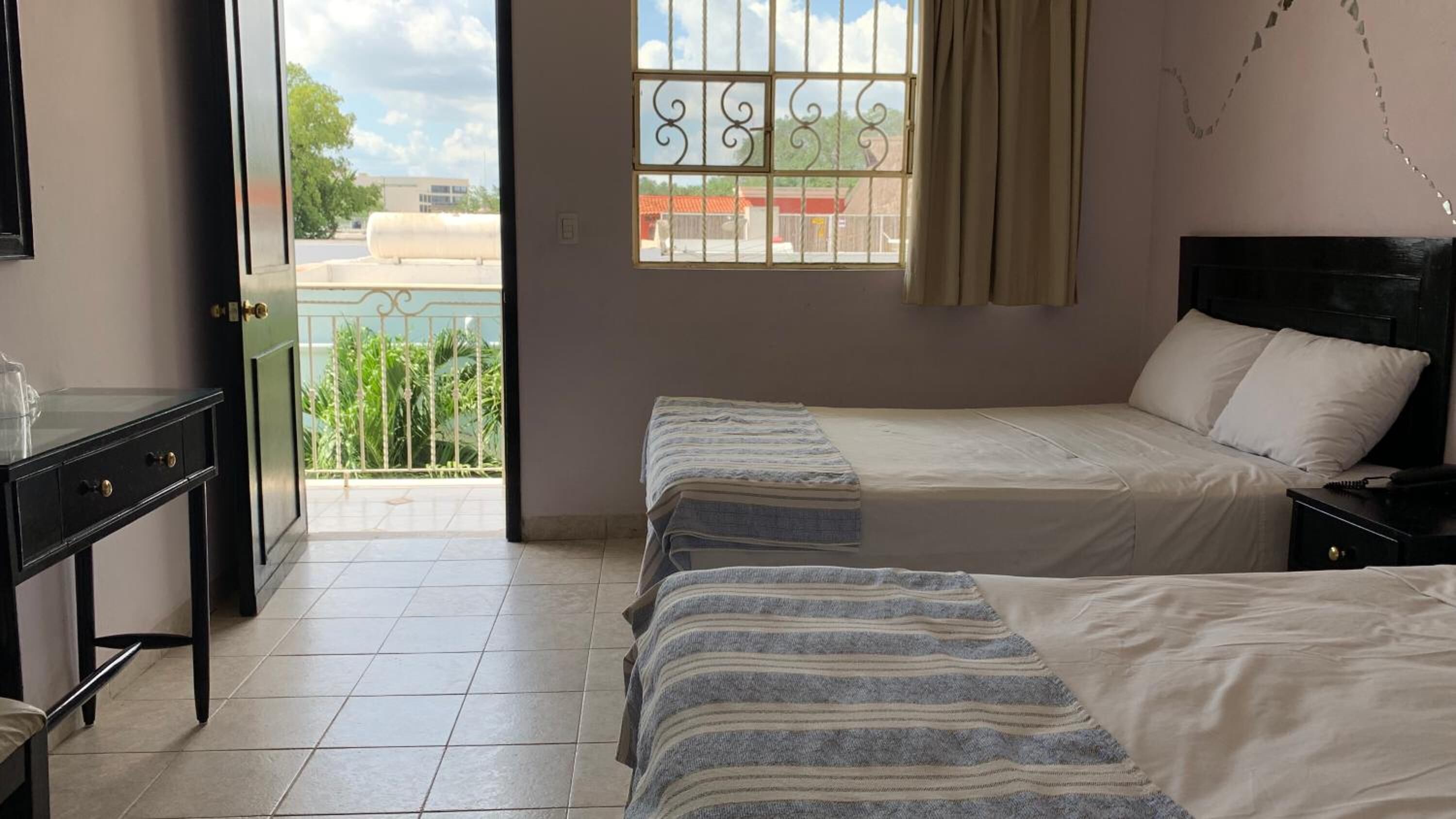 1 bedroom, premium bedding, desk, laptop workspace