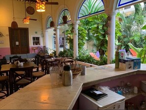 Breakfast served - Hotel Santa Ana (Mérida)