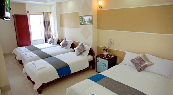 Familjerum | Minibar, mörkläggningsgardiner och gratis wi-fi