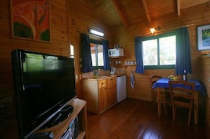 Blue Cabin | Private kitchen | Fridge, microwave, coffee/tea maker, electric kettle