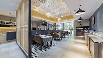 Frokost, lunsj og middag serveres, kinesiske retter