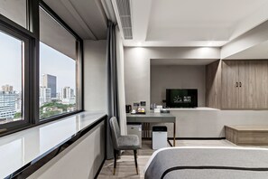 Comfort tweepersoonskamer | Een bureau, verduisterende gordijnen, gratis wifi, beddengoed