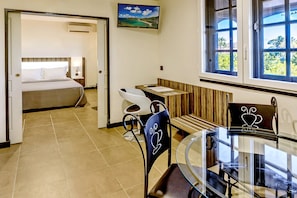 Suite, Sea View | In-room dining