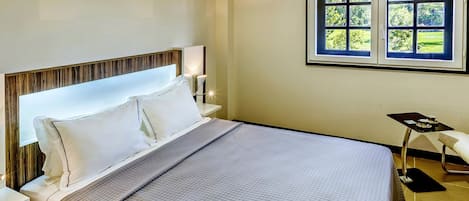 Minibar, coffres-forts dans les chambres, bureau, chambres insonorisées