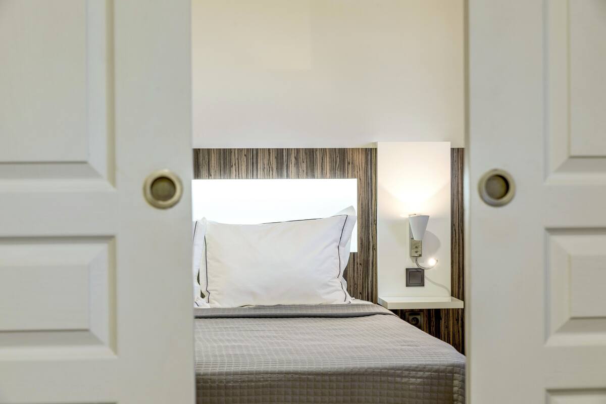 suite, sea view | minibar, in-room safe, desk, soundproofing