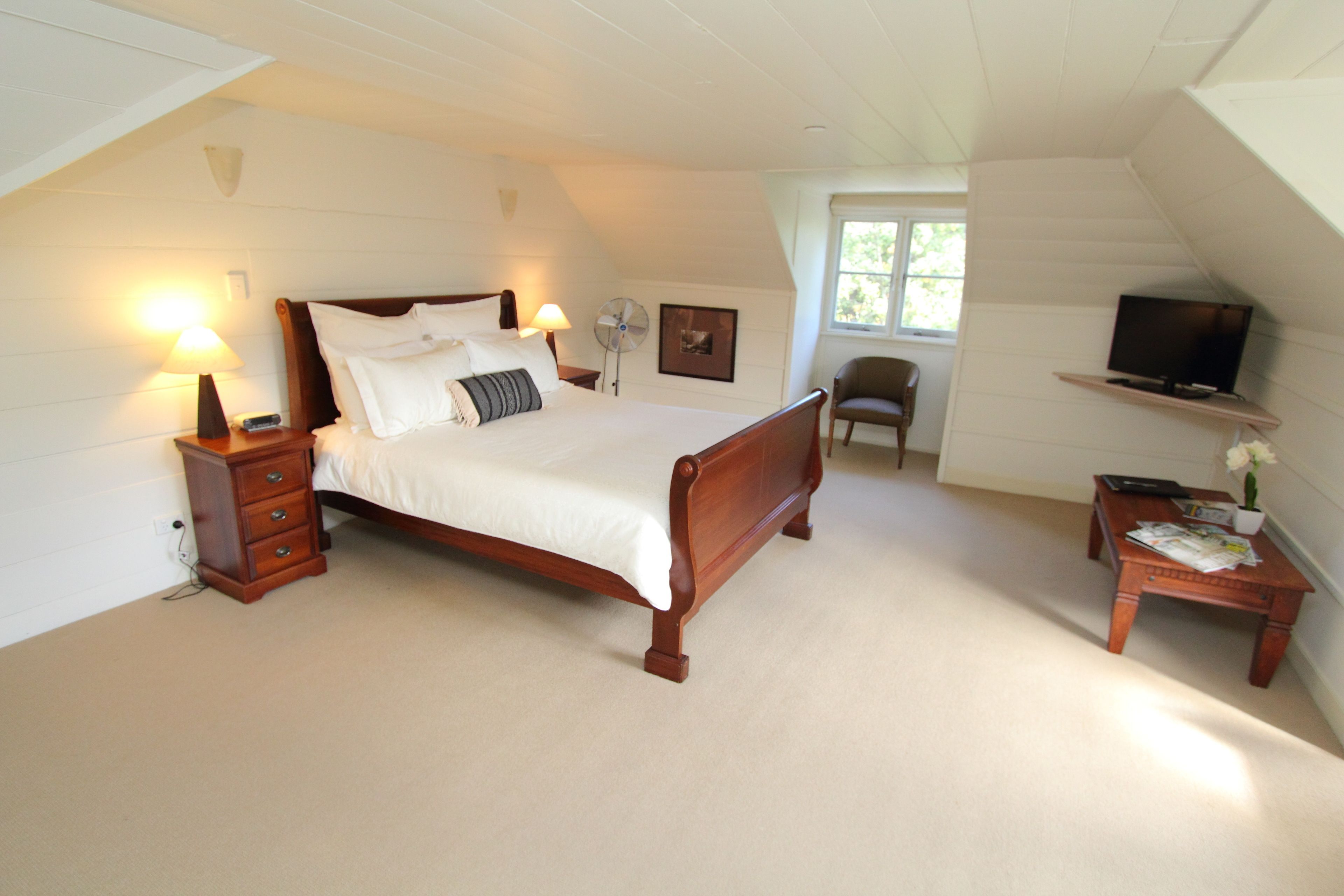 1 bedroom, egyptian cotton sheets, premium bedding, down duvets