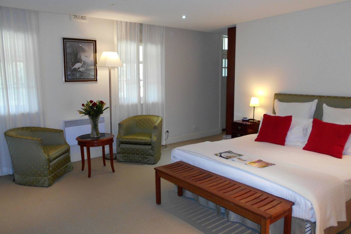 historic inn premium room | 1 bedroom, egyptian cotton sheets, premium bedding, down duvets