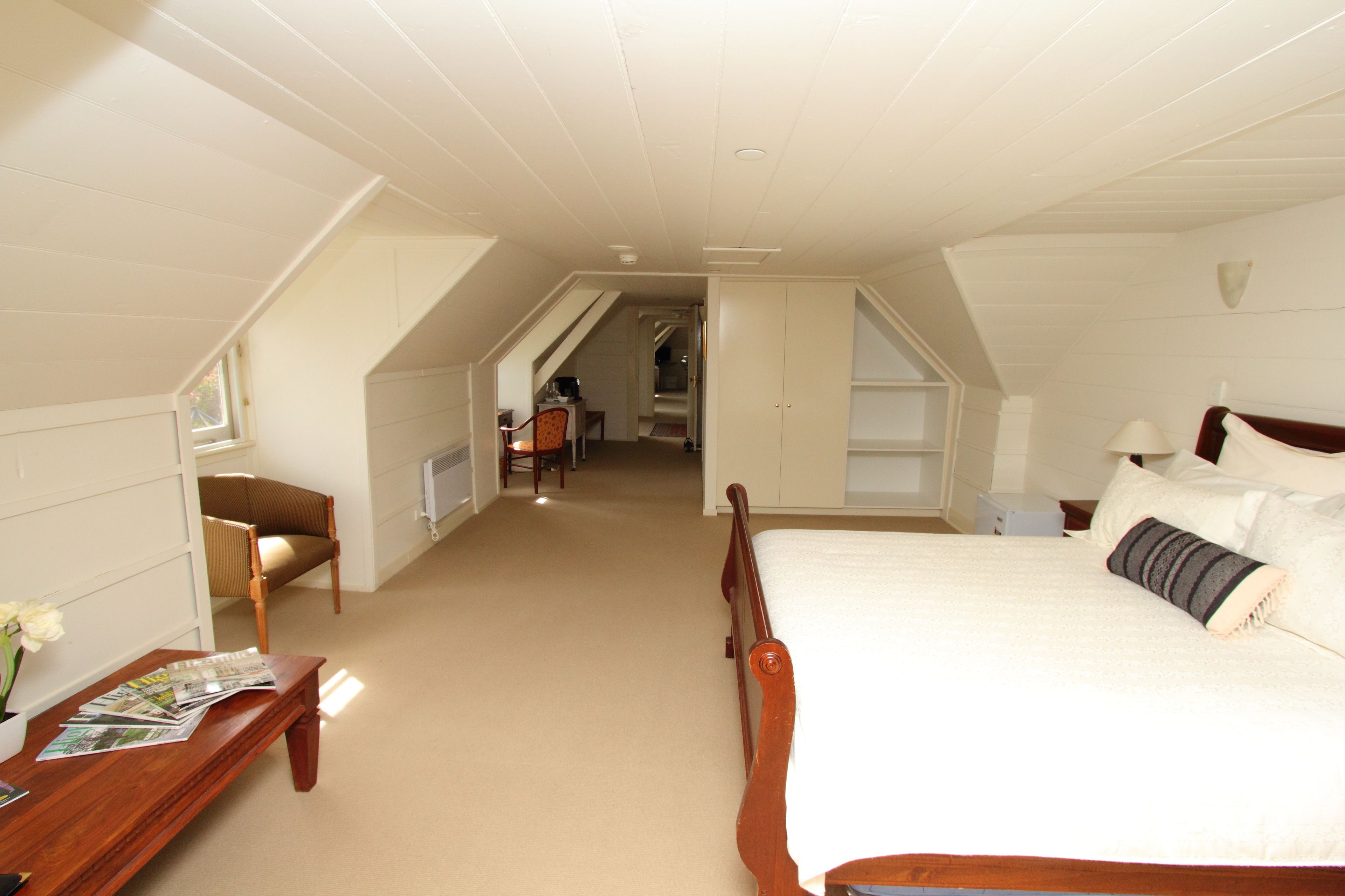 1 bedroom, egyptian cotton sheets, premium bedding, down duvets