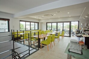 Petit déjeuner servi sur place, restauration en plein air 