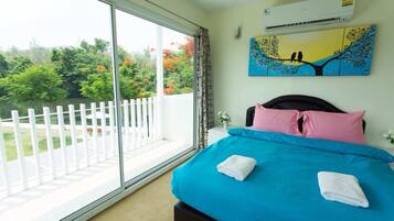4 Bedrooms Villa | Minibar, bureau