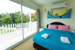 4 Bedrooms Villa | 迷你吧、書桌
