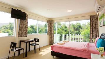 4 Bedrooms Villa | Minibar, desk