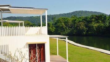 4 Bedrooms Villa | Minibar, desk