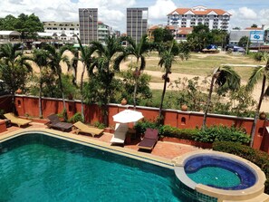 Outdoor spa tub - Skaw Beach Hotel (Pattaya)