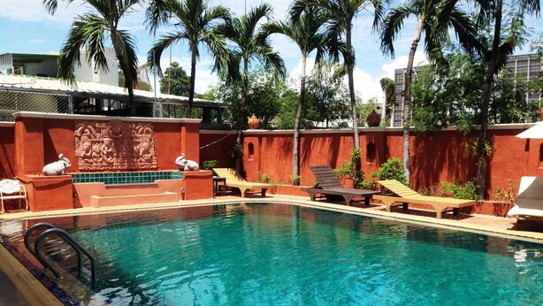 Outdoor pool - Skaw Beach Hotel (Pattaya)