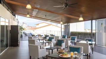 Bar (en el alojamiento)