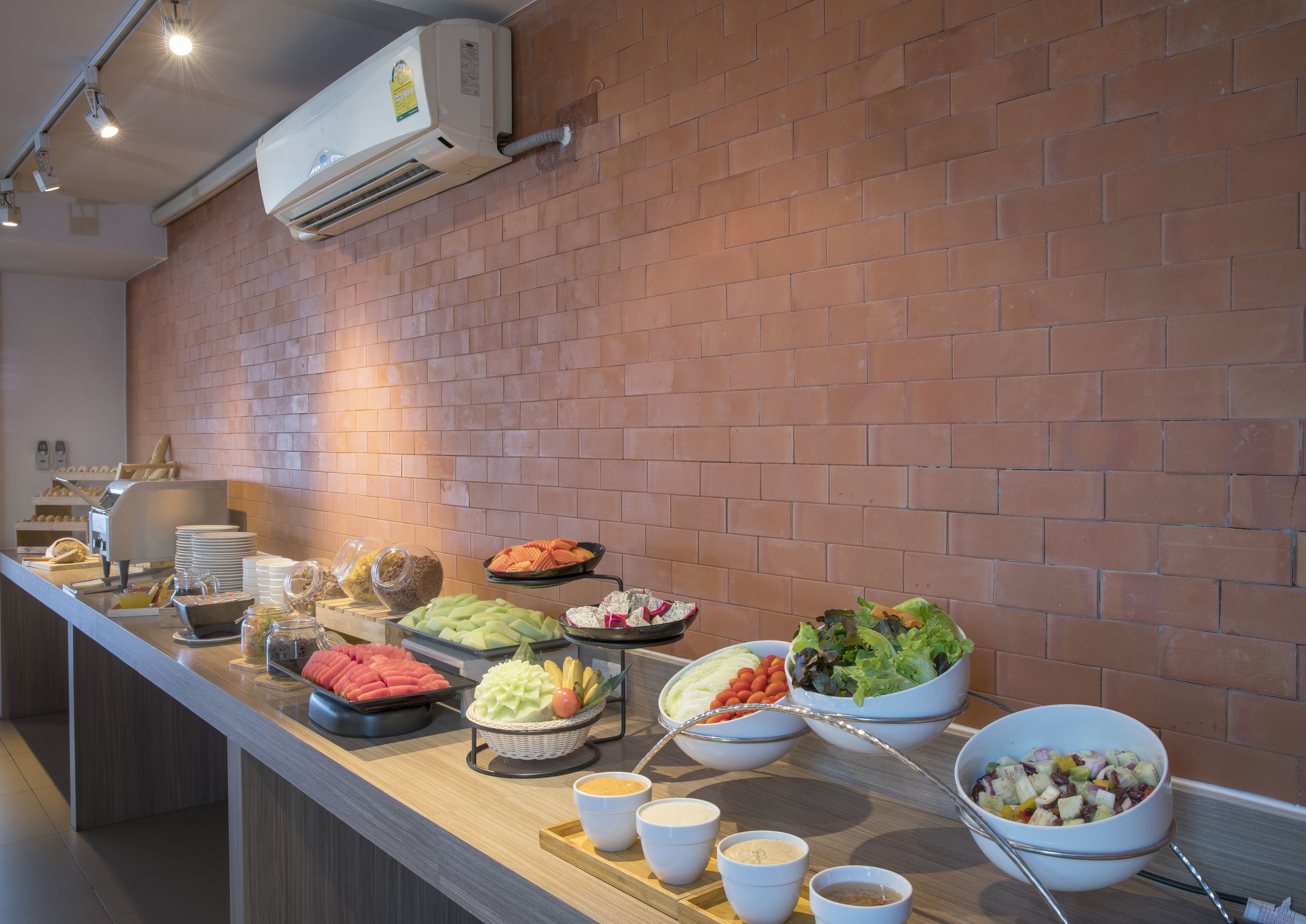 daily english breakfast (thb 295 per person)