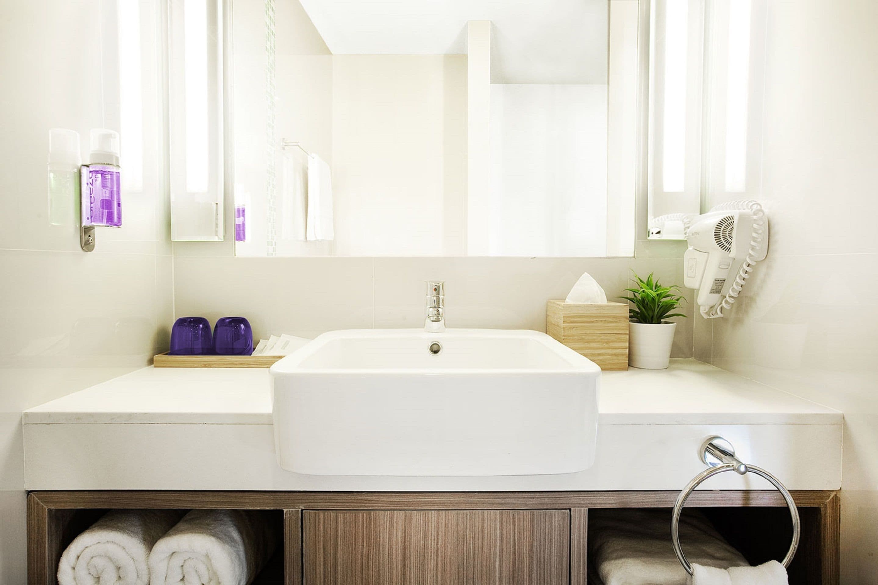 superior double room | bathroom sink