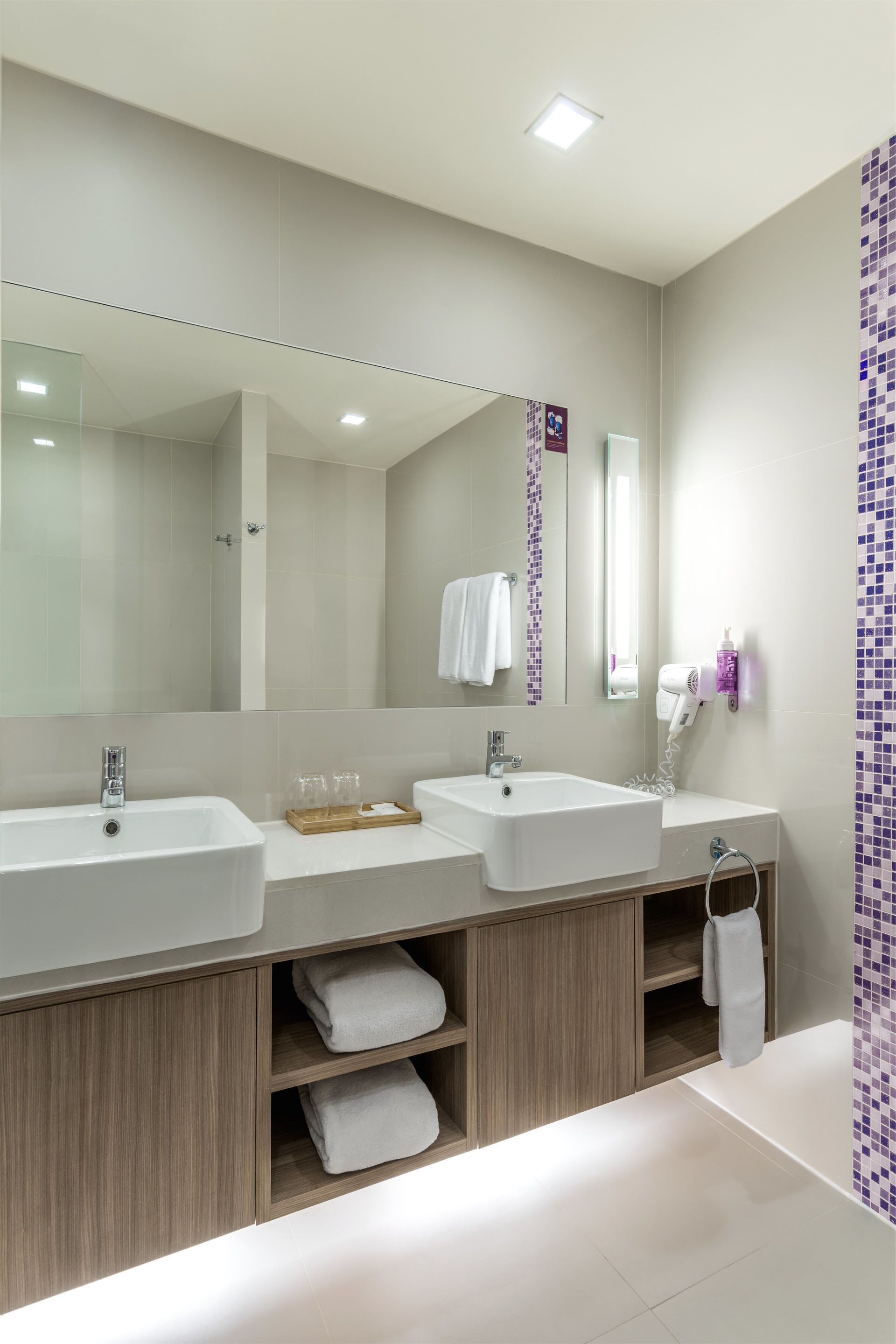 Chậu rửa trong phòng tắm