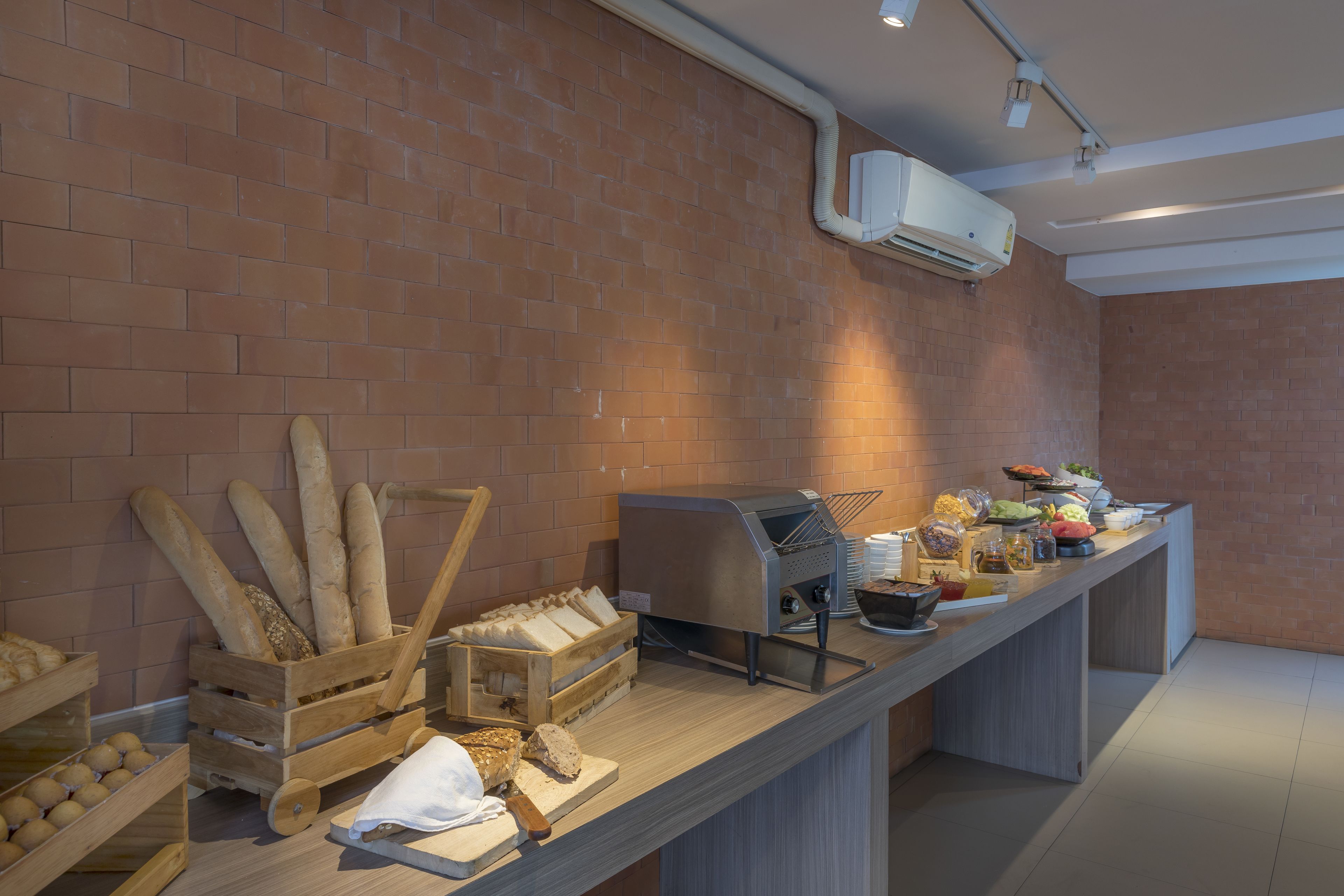 daily english breakfast (thb 295 per person)